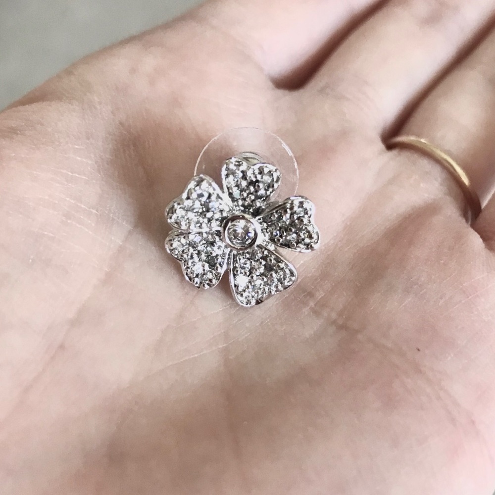 NEW Crystal Flower stud earrings!